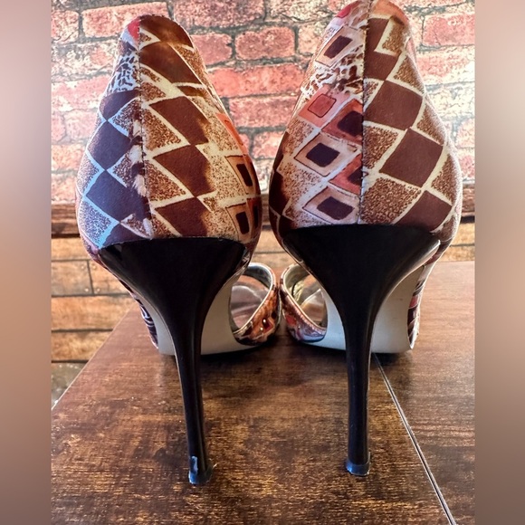 Guess Gwerinna-3 peep toe stiletto pumps size 9M - Picture 7 of 8